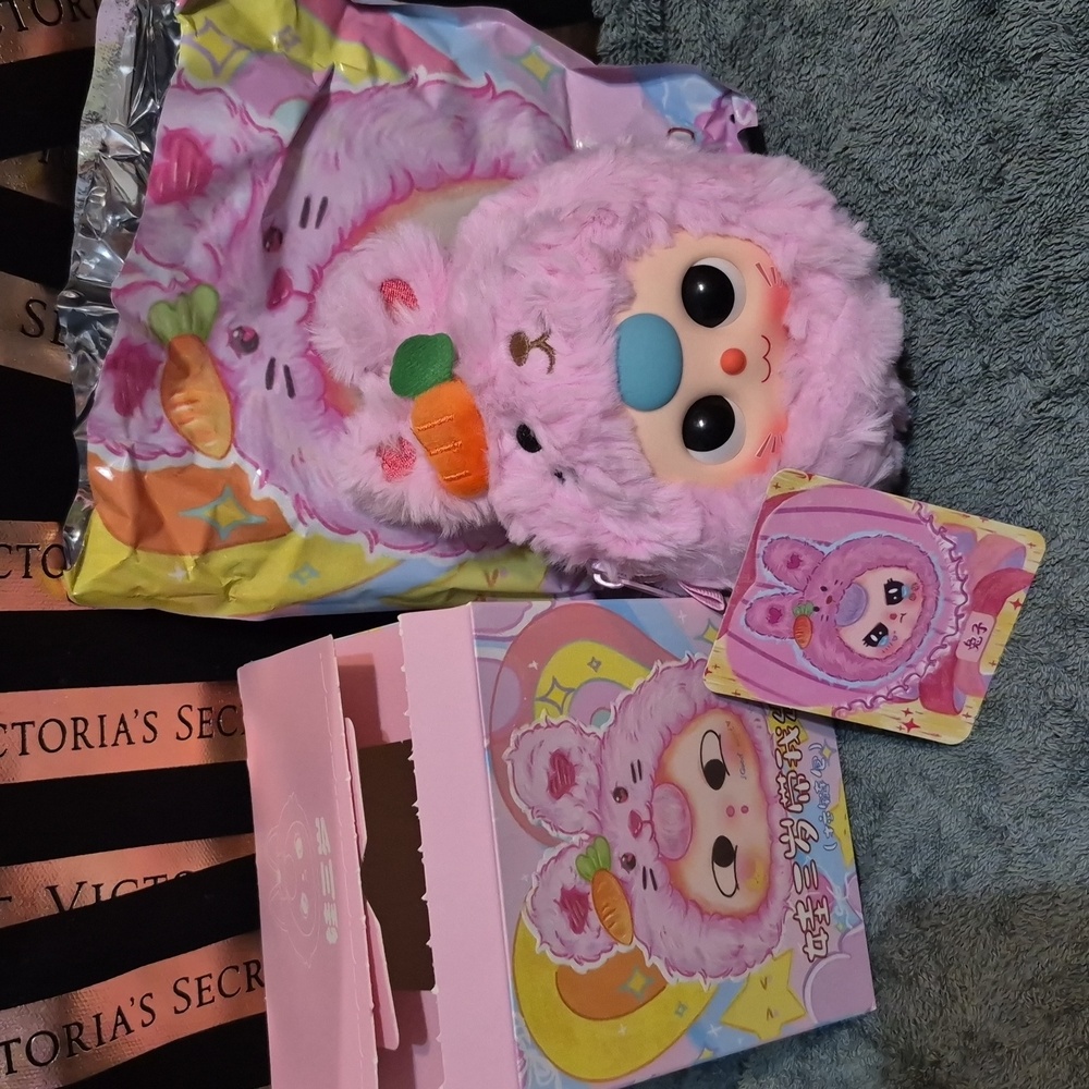 BUNNY - Confirmed - TAKE ME OUT ZIPPER BAG - BB3